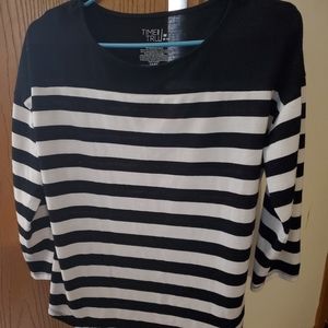 3/4  Sleeve Black and White Top